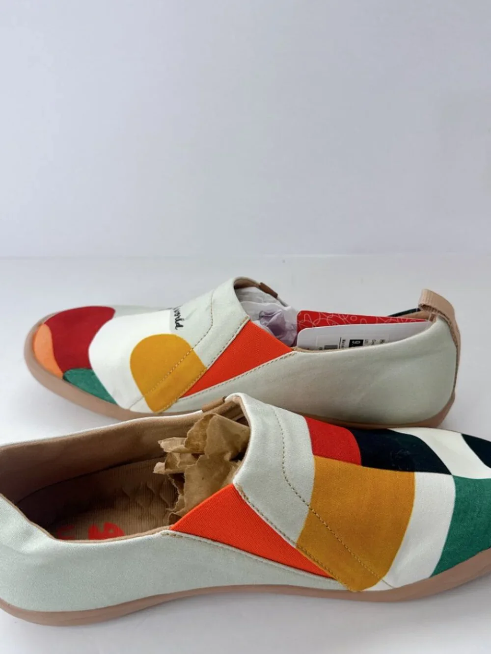 Size 9.5 UIN Hold That Color Slip-On Shoes Women’s Abstract Art Canvas Flats